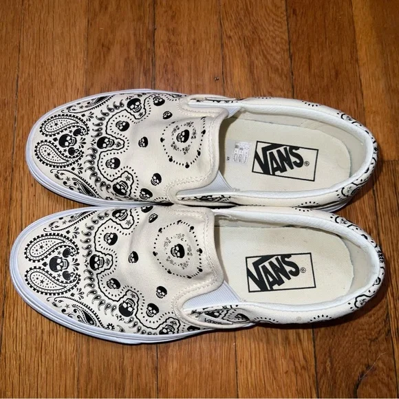 Vans | Shoes | Vans Skull Print Slip On Sneakers Excellent 